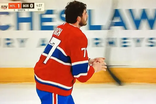 Combat catastrophique pour Kirby Dach: une scène horrifiante