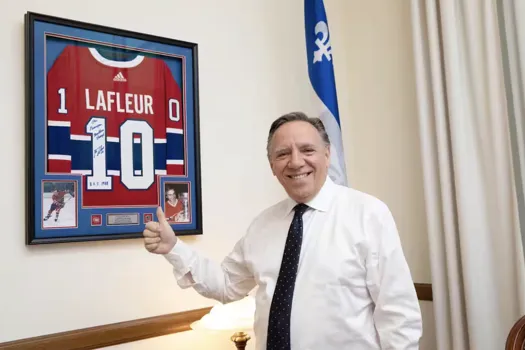 Honte nationale: François Legault doit rendre le chandail de Guy Lafleur