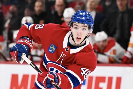 Le scénario est toujours possible: Lane Hutson sur l'équipe Américaine