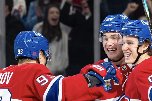 Perte de 48 millions de dollars: Juraj Slafkovsky répond sur la glace