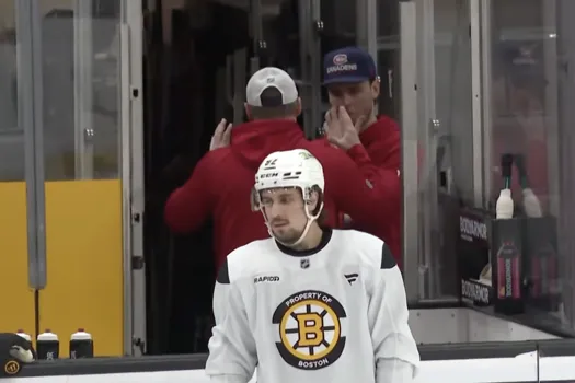 Scène gênante: Éric Raymond en panique devant Jakub Dobeš