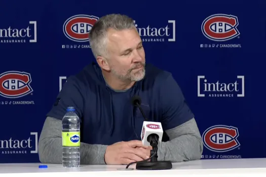 Silence dans la salle de presse: Martin St-Louis dégoûté par Hockey Québec