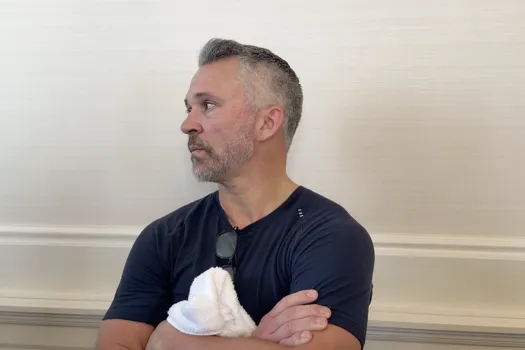 Tension à l'hôtel: Martin St-Louis sort du gym irrité