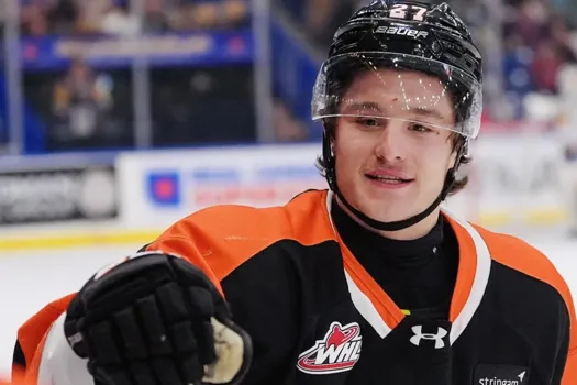 Transaction d'un défenseur offensif pour un vétéran: Kent Hughes va trancher