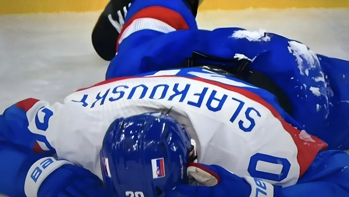 Chute dangereuse de Juraj Slafkovsky: le coeur de Montréal s’arrête