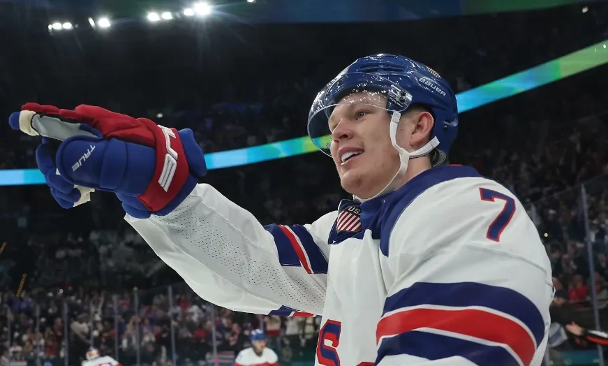 Complexe d’infériorité : Brady Tkachuk parle de haine envers le Canada