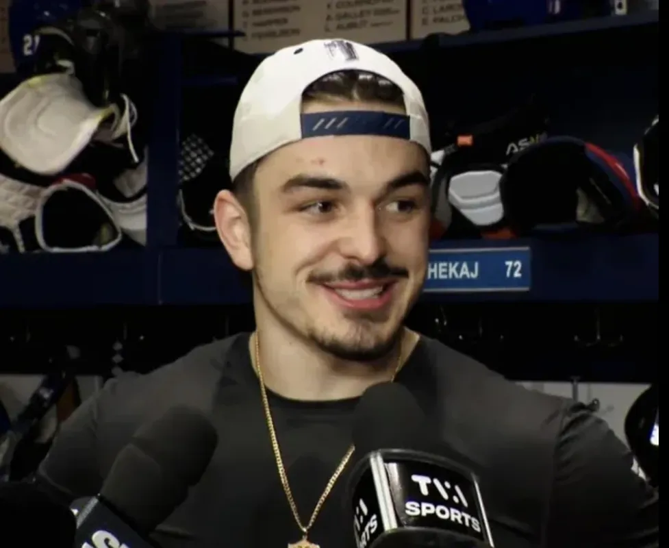Déficience Hockey: Martin St-Louis envoie Arber Xhekaj sous l'autobus