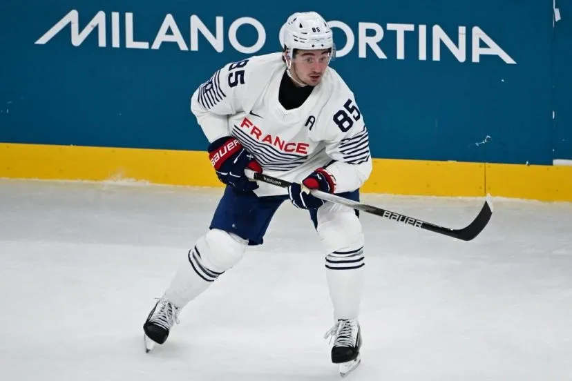 Scène honteuse sur la glace: Alexandre Texier enfoncé en France