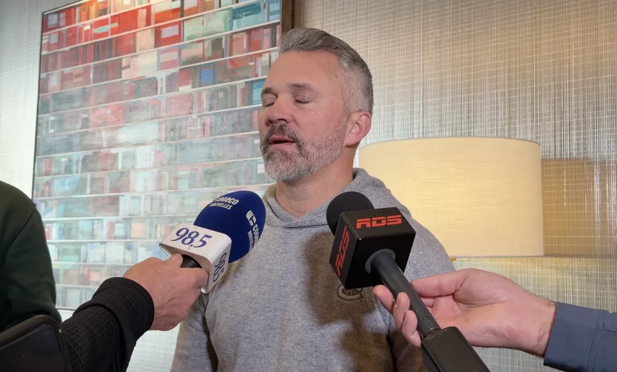 Tension à l'hôtel: Martin St-Louis frappe un journaliste verbalement