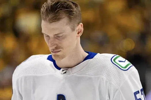 Acquisition d'un défenseur géant: Kent Hughes tente le tout pour le tout