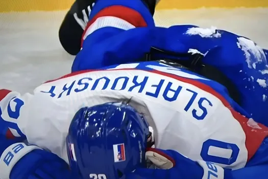 Chute dangereuse de Juraj Slafkovsky: le coeur de Montréal s’arrête