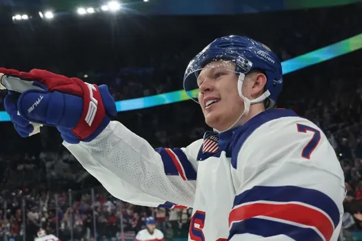 Complexe d’infériorité : Brady Tkachuk parle de haine envers le Canada