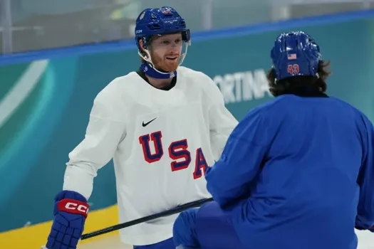 Controverse chez les Américains: celui qui a écarté Cole Caufield est rejeté