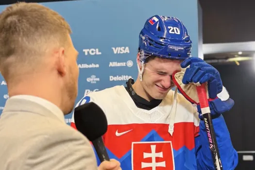 Entrevue qui brise le coeur: Juraj Slafkovsky en larmes