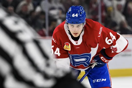 Reinbacher répond enfin aux critiques… au pire moment possible