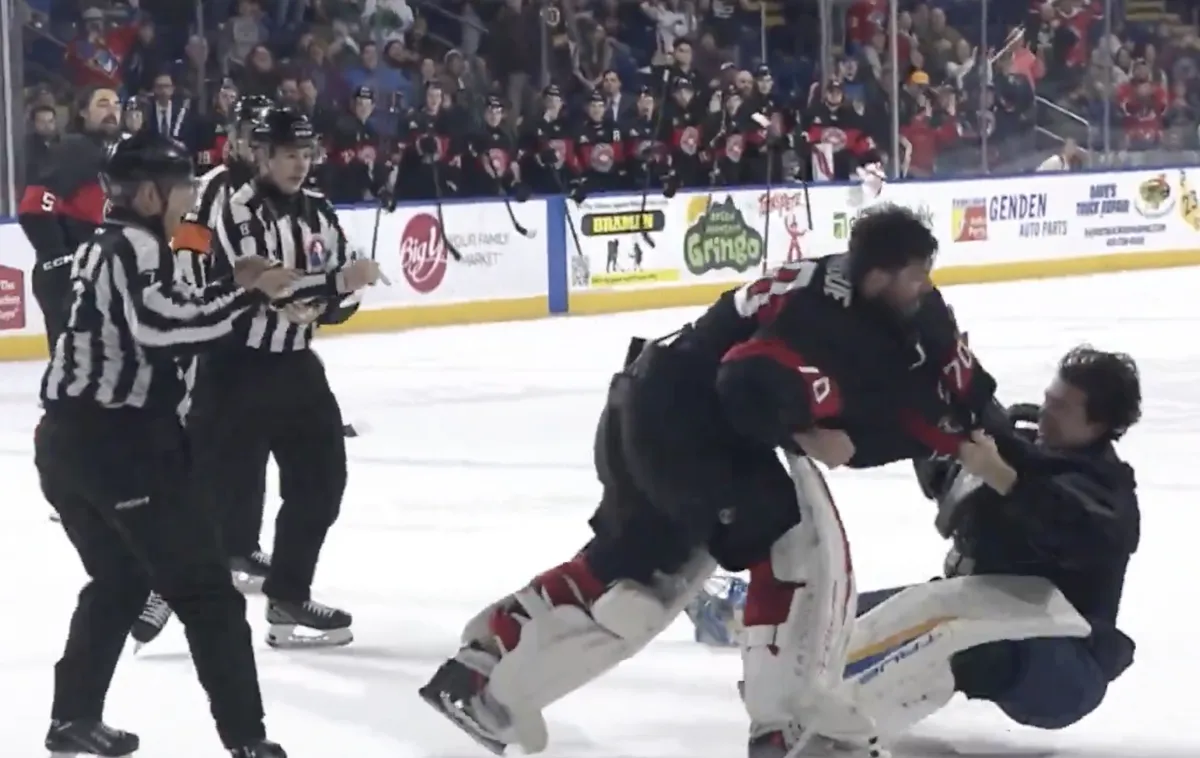 Bagarre de gardiens: Louis Domingue couche son adversaire