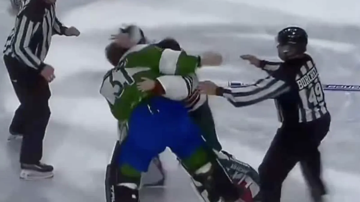 Bagarre de rue: un gardien du CH frappe son ennemi comme un acharné