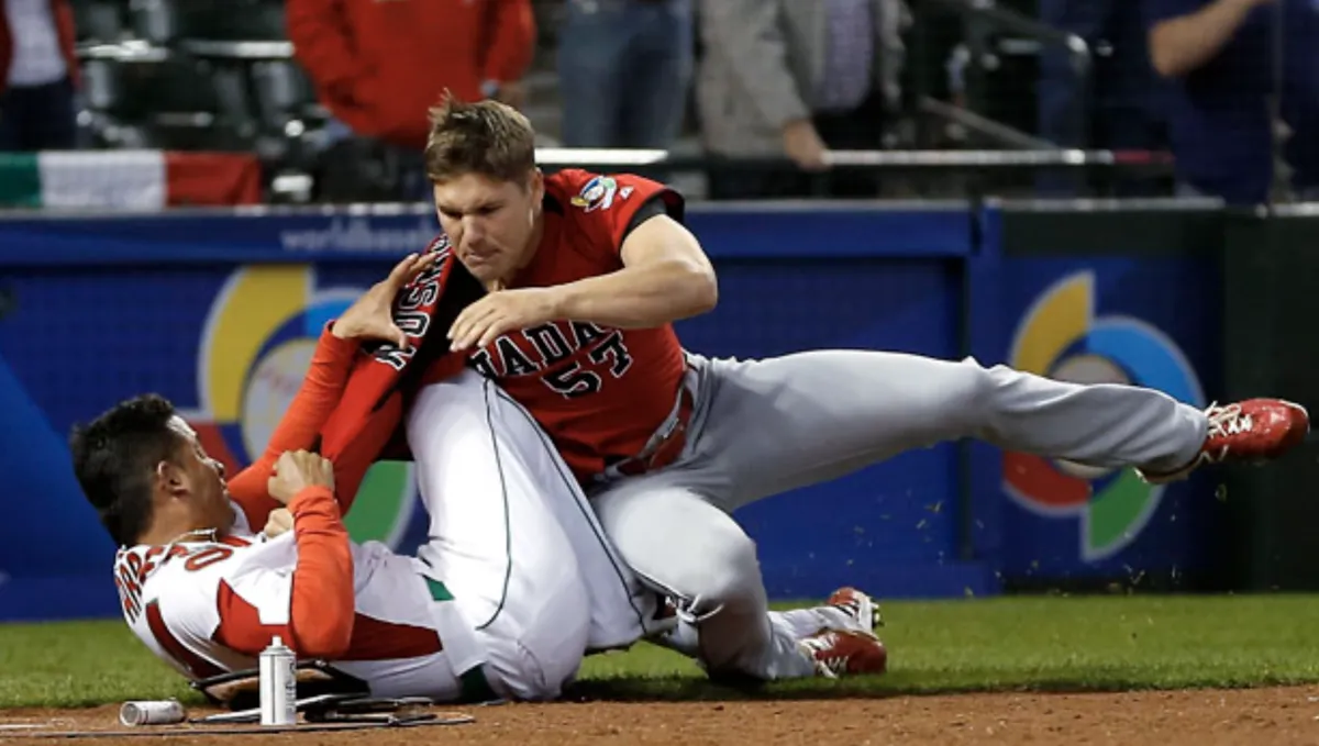 Bagarre générale au baseball: le Canada donne une volée au Mexique