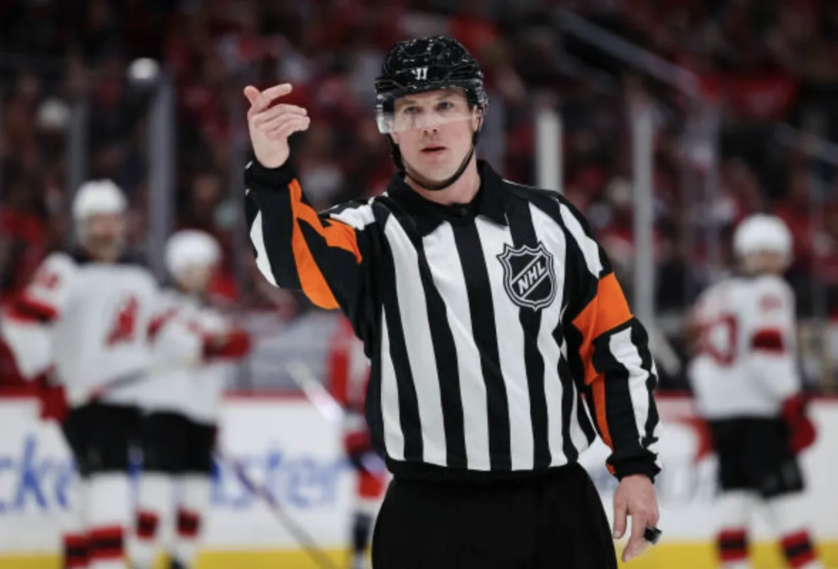 Ça dérape à Tampa Bay : Les arbitres disent non au hockey des séries… et ça tourne au cirque