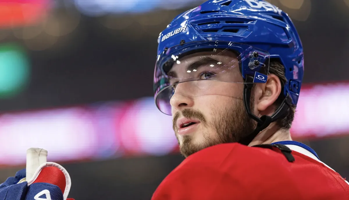 C’est la fin pour Kirby Dach: Kent Hughes pris la main dans le sac