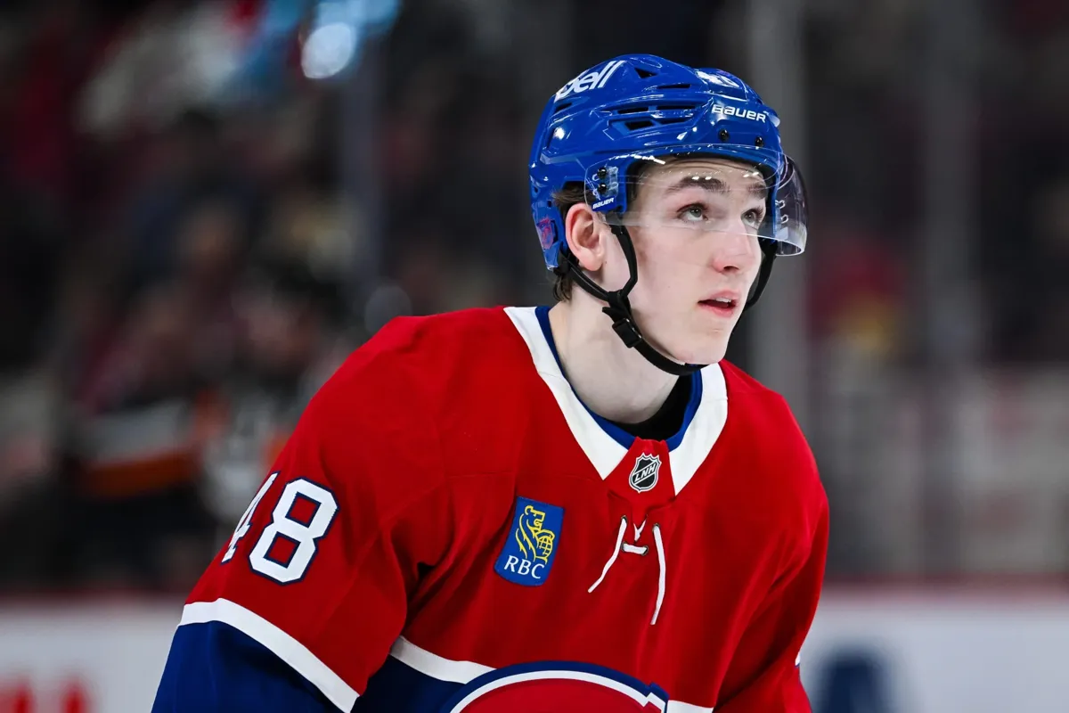 Commotion au Centre Bell: Lane Hutson s'effondre défensivement