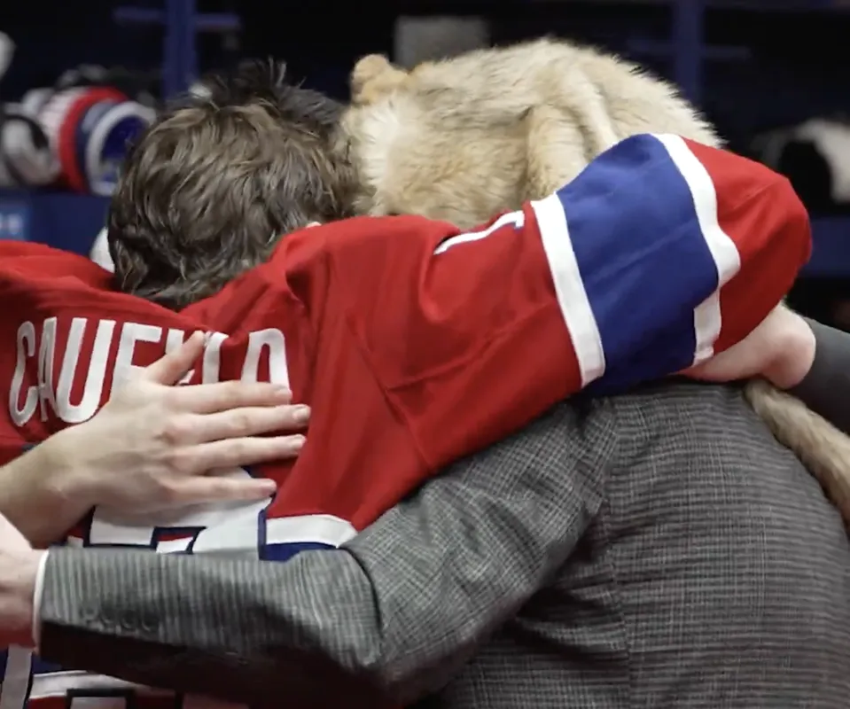 Frissons dans la chambre: un câlin collectif pour un survivant du cancer