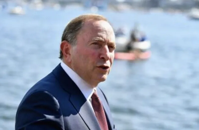 Gary Bettman et les DG en Floride : la plage et le soleil avant les suspensions