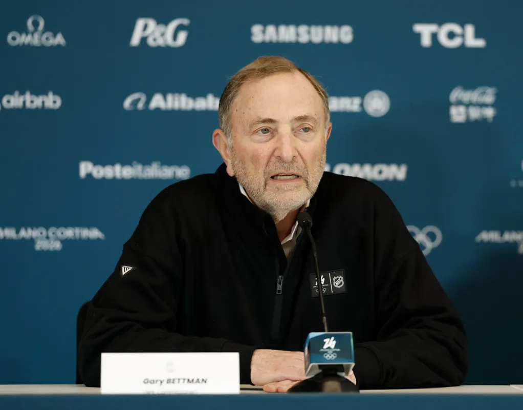 Gary Bettman explose : perte de contrôle totale en pleine réunion