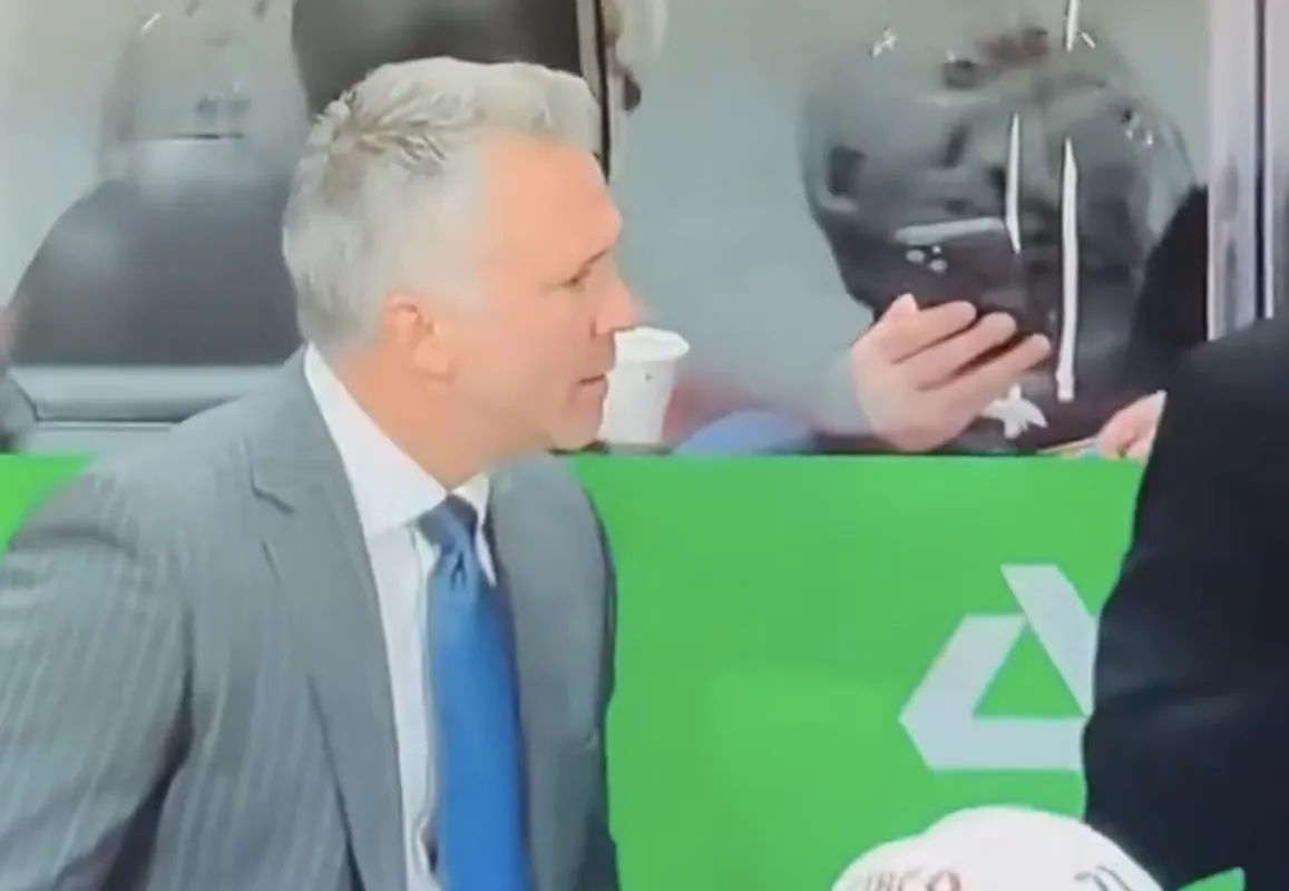 Honte à Martin St-Louis: il déverse sa colère sur Alex Newhook