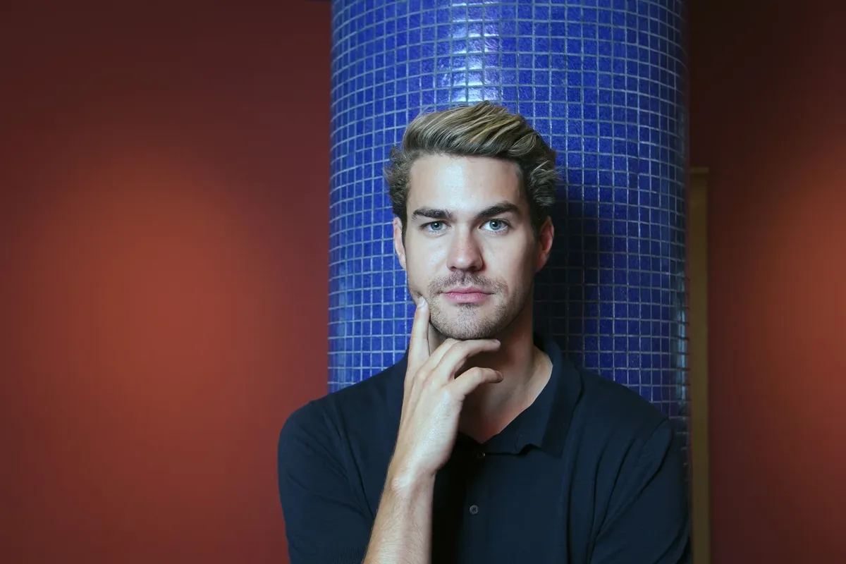 Honte québécoise: Julien Lacroix brisé par jalousie