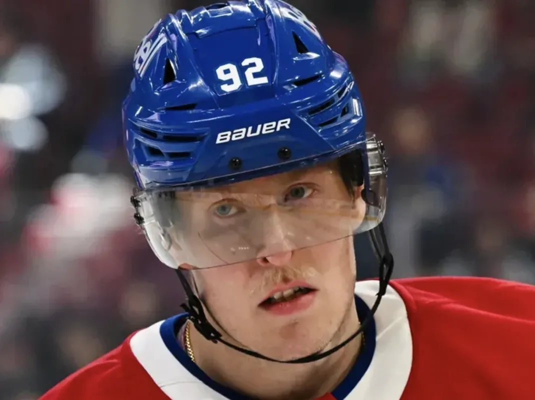 Manipulation sous la table: Patrik Laine se fait avoir par Kent Hughes