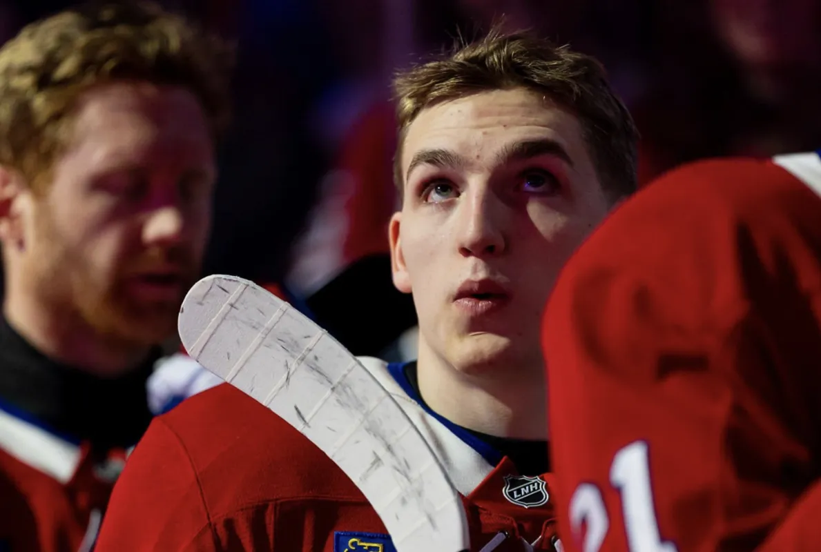 Pensées pour la famille de Lane Hutson : un moment gravé dans l’histoire