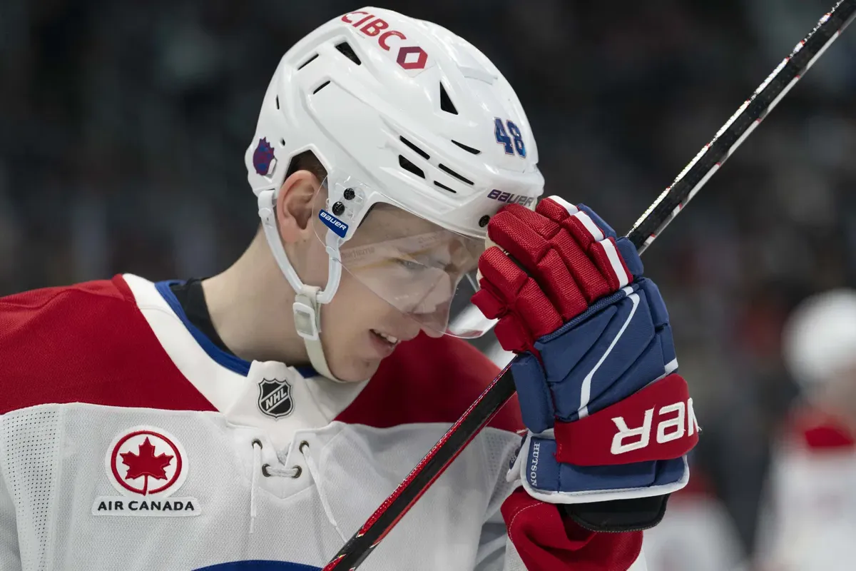 Peur au ventre: Lane Hutson vit un moment difficile