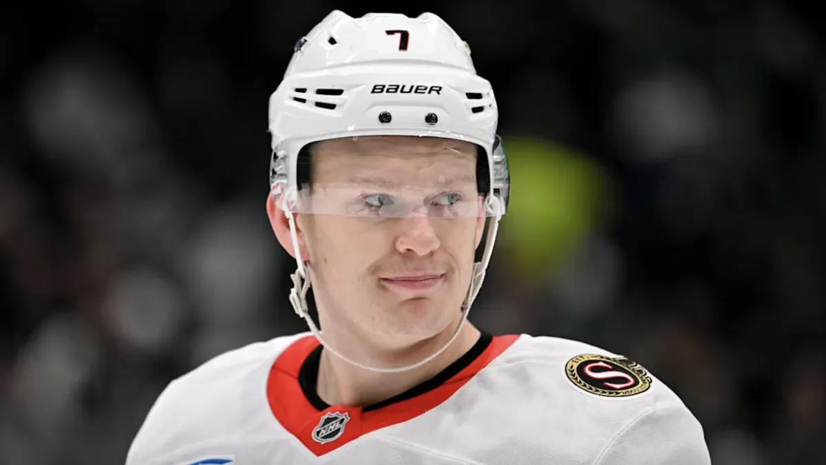 Réaction honteuse de la foule : Brady Tkachuk pique une crise de colère