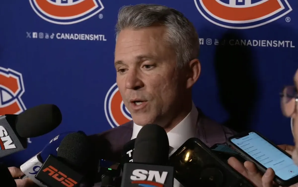 Surprise devant les journalistes: Martin St-Louis rabaisse son équipe