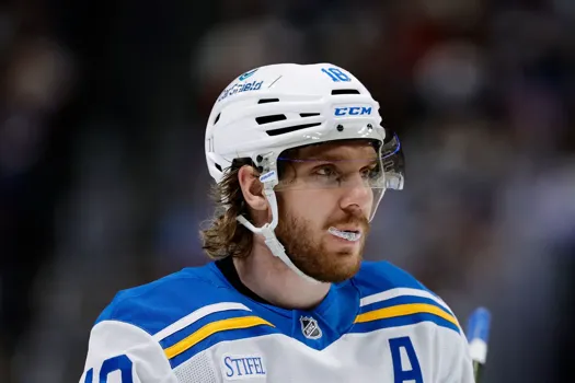 Ça chauffe entre Montréal et St-Louis: Kent Hughes répond au DG des Blues