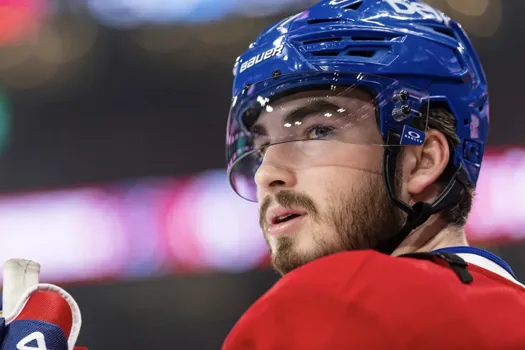 C’est la fin pour Kirby Dach: Kent Hughes pris la main dans le sac