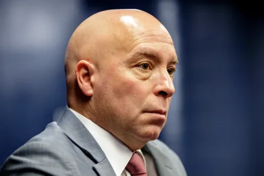 Honte à la LNH : Kent Hughes voit le mur se dresser