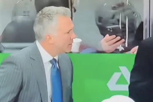 Honte à Martin St-Louis: il déverse sa colère sur Alex Newhook