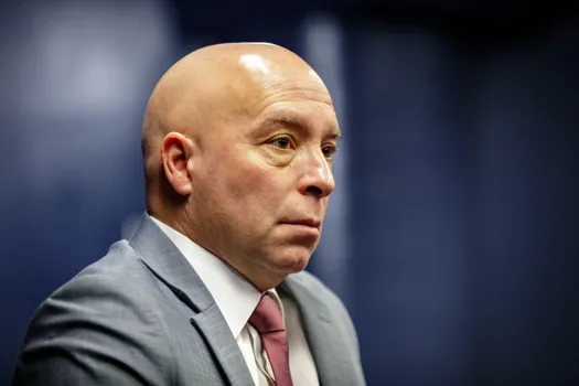 Lune de miel terminée: Kent Hughes dans l'eau chaude