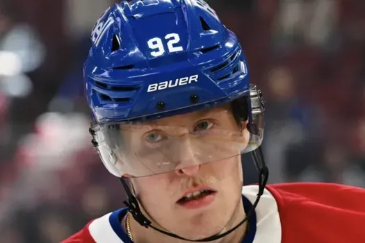 Manipulation sous la table: Patrik Laine se fait avoir par Kent Hughes