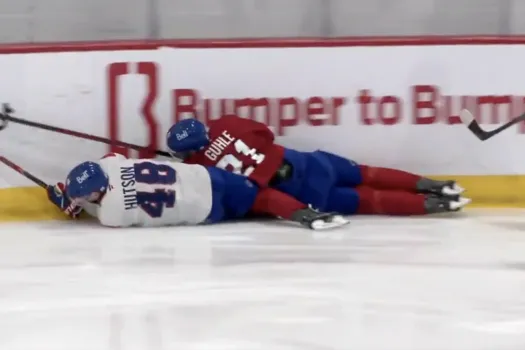 Moment glaçant: Lane Hutson et Kaiden Guhle au cœur d’une scène qui donne des frissons