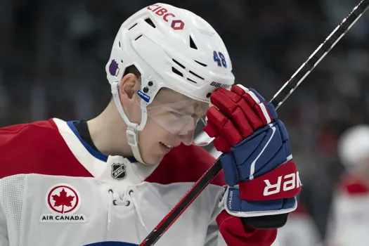 Peur au ventre: Lane Hutson vit un moment difficile