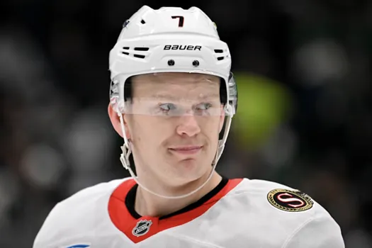 Réaction honteuse de la foule : Brady Tkachuk pique une crise de colère