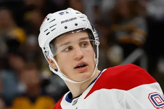 Recruteurs pour épier Oliver Kapanen: le centre suivi par les Blues