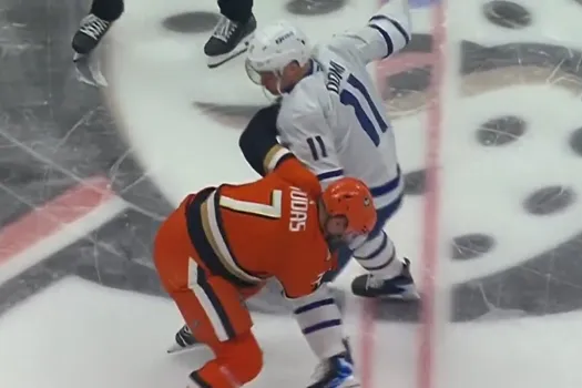 Revanche violente: Max Domi corrige Radko Gudas