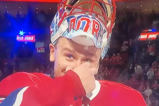 Scène irréelle à Montréal : Jakub Dobes reçoit une ovation monstre