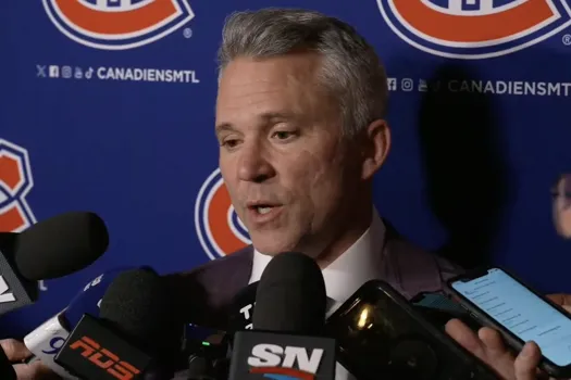 Surprise devant les journalistes: Martin St-Louis rabaisse son équipe