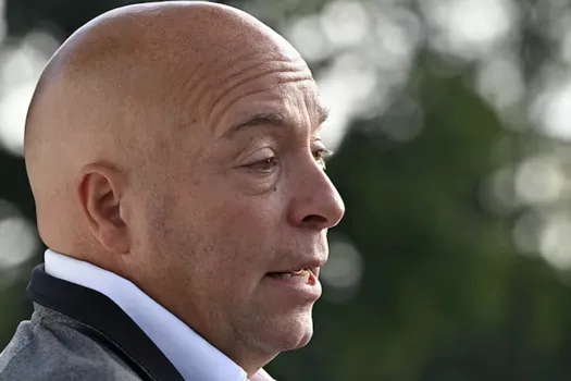 Transaction mystère: Kent Hughes sort de son silence