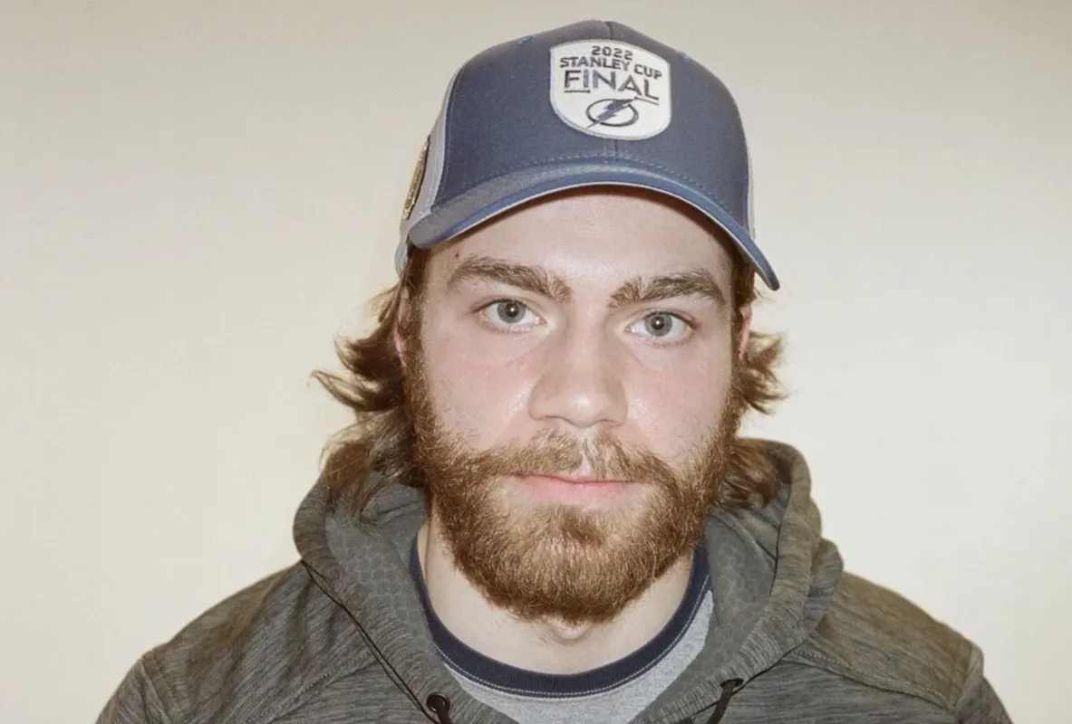 Brayden Point pris au piège par les partisans du Canadien